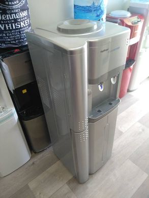 Кулер для воды HotFrost V205BS с холодильником на 60 л.